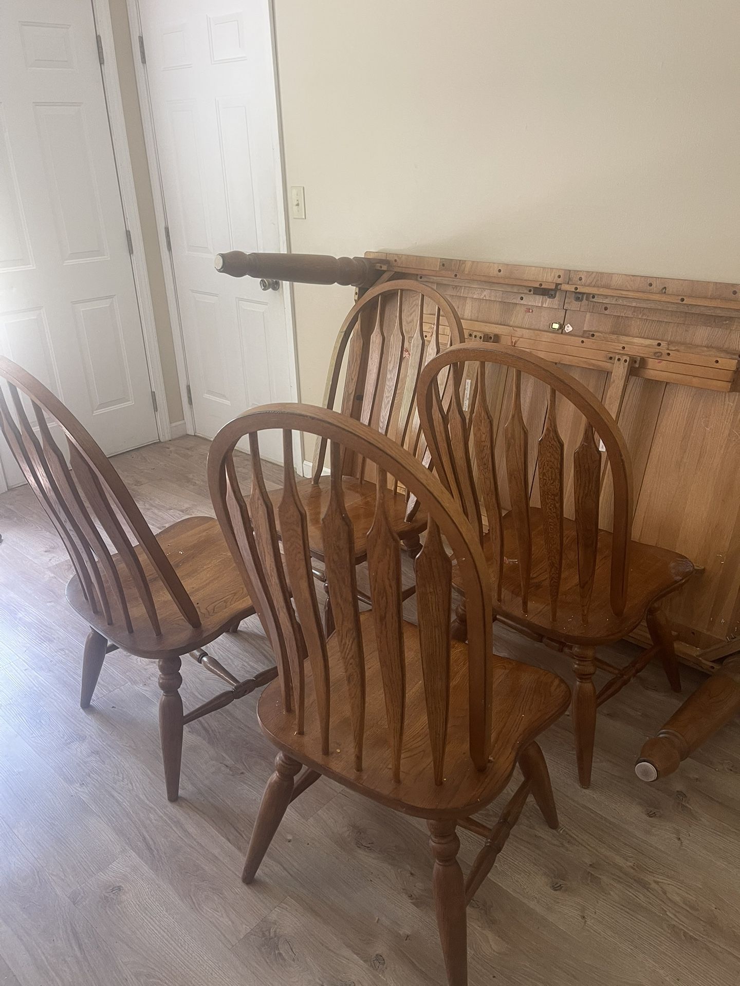 Table and 6 Chairs 