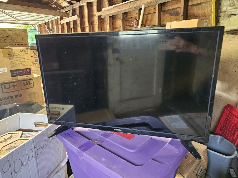 32" Chromecast TV