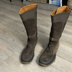 Woman's Merrell Snow  Boots size 11