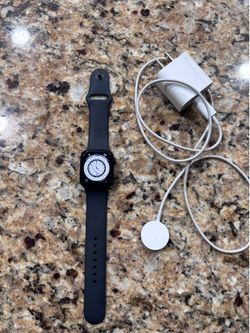 Apple Watch SE Aluminum 2nd Gen GPS 40mm + Charger