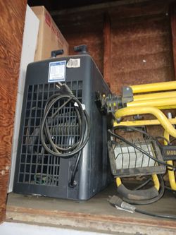 Tengo  estas  cosas de  venta aquí en san bernardino  microondas  lampara  y varias cosas