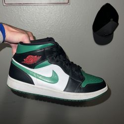 Pine Green Jordan 1 Mids Size 11