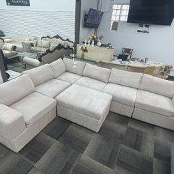 On Sale Spacious Modular Sofa Set With Ottoman 