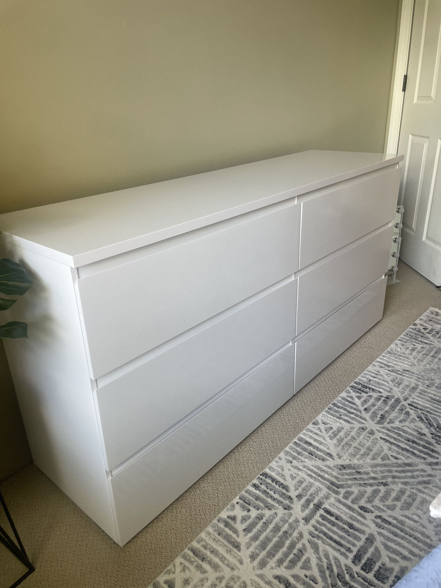 White 6 Drawer melamine Dresser
