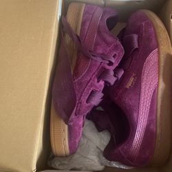 Puma Suede Sneakers Size 6 Big Kids