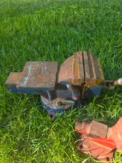 Heavy Duty Cast Iron Bench Vise