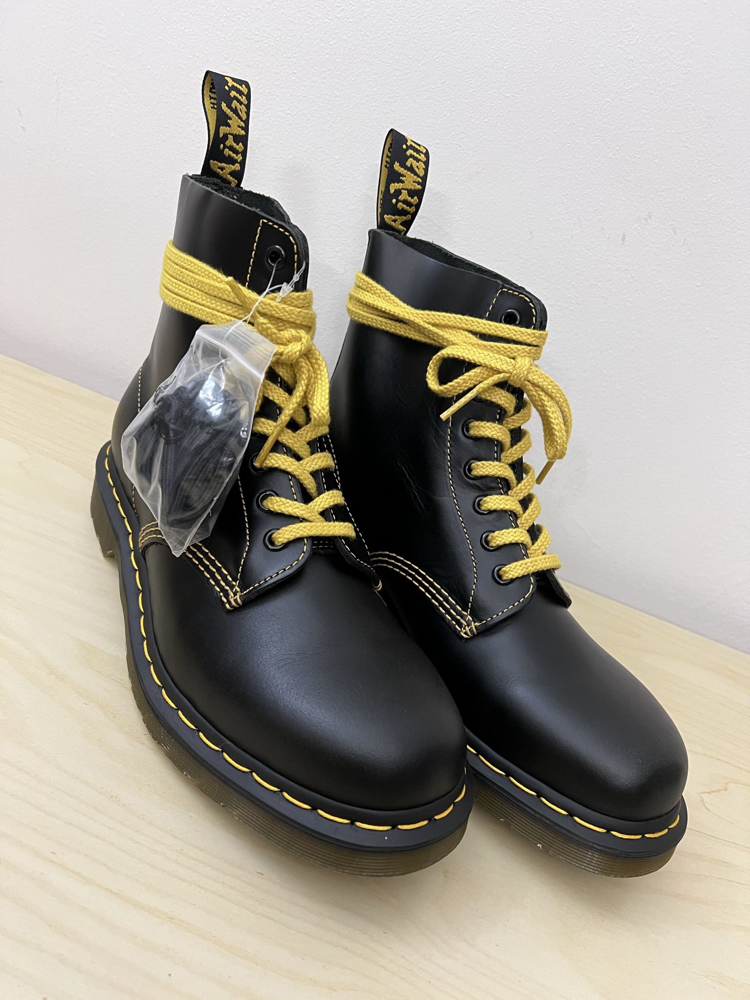 Brand New Dr Martens 1460 Black Pascal Atlas Leather Race Up 8 Eye Boots Mens US 9 Redwing Wolverine Timberland Supreme