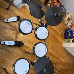 Simmons Titan 20 Electronic Drum Set 