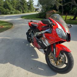 aprilia 1000rsv