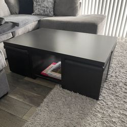 Coffe Table With Stools