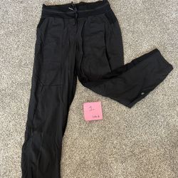 Lululemon Women’s Pants - Size 6