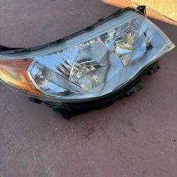 RIGHT HEADLIGHT 2009-2013 SUBARU FORESTER 2.5