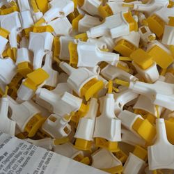 Blood collection needle。 about 150—200pcs