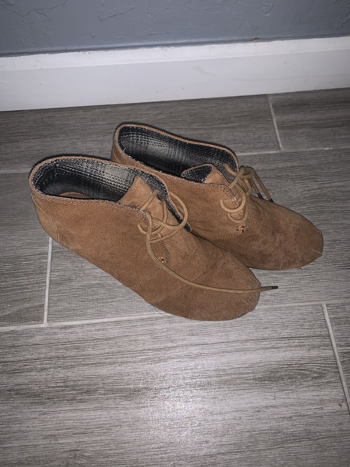 Hidden Wedge Tom Shoes