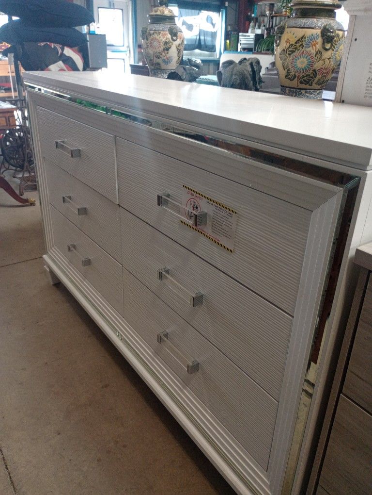 Dressers /. Cajoneras