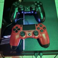 PS4 with 2 controllers Works excellent(500GB)
