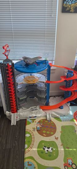 Hot wheels garage