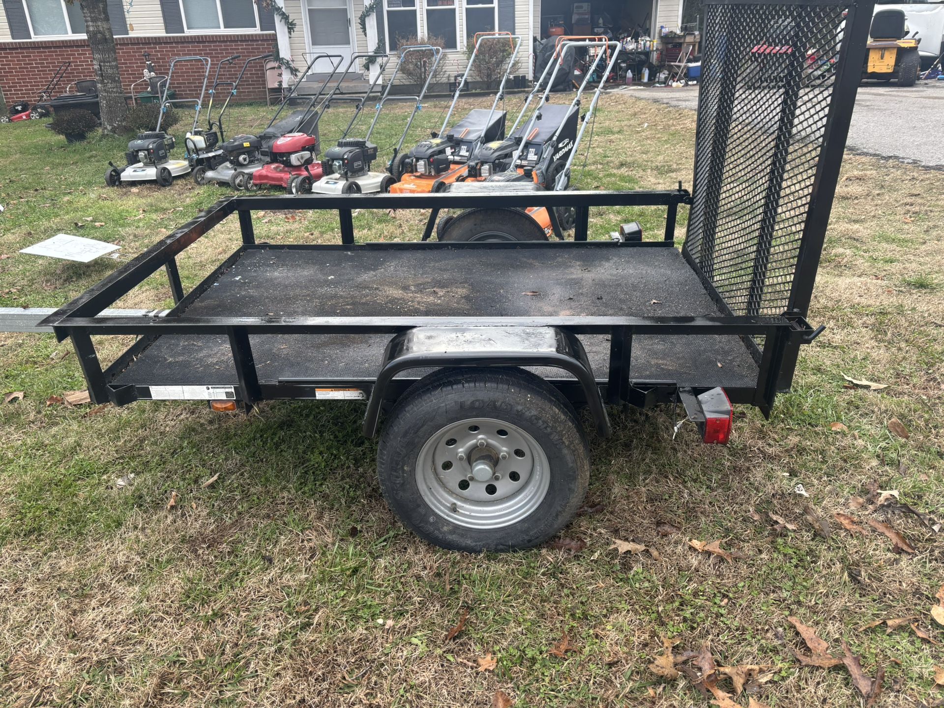 Nice Trailer With Gate 