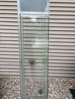 Two FREE glass shelves bases