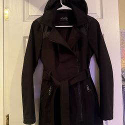 Women’s Sleek Black Trench Coat 