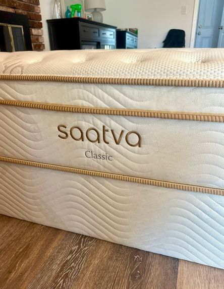 Saatva Classic Mattress, Firm, 11.5", Queen, Like New, Excellent Condition