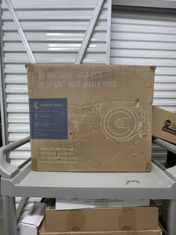 Giraffe retractable hose Reel, Brand New, Priced to sell
