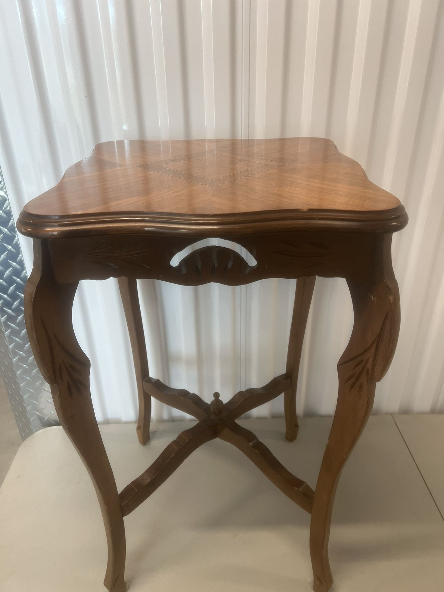 1940s Antique Handmade Hallway Console Table End Table Antique Entryway. Used in good condition with minor cosmetic blemishes from time and usage.