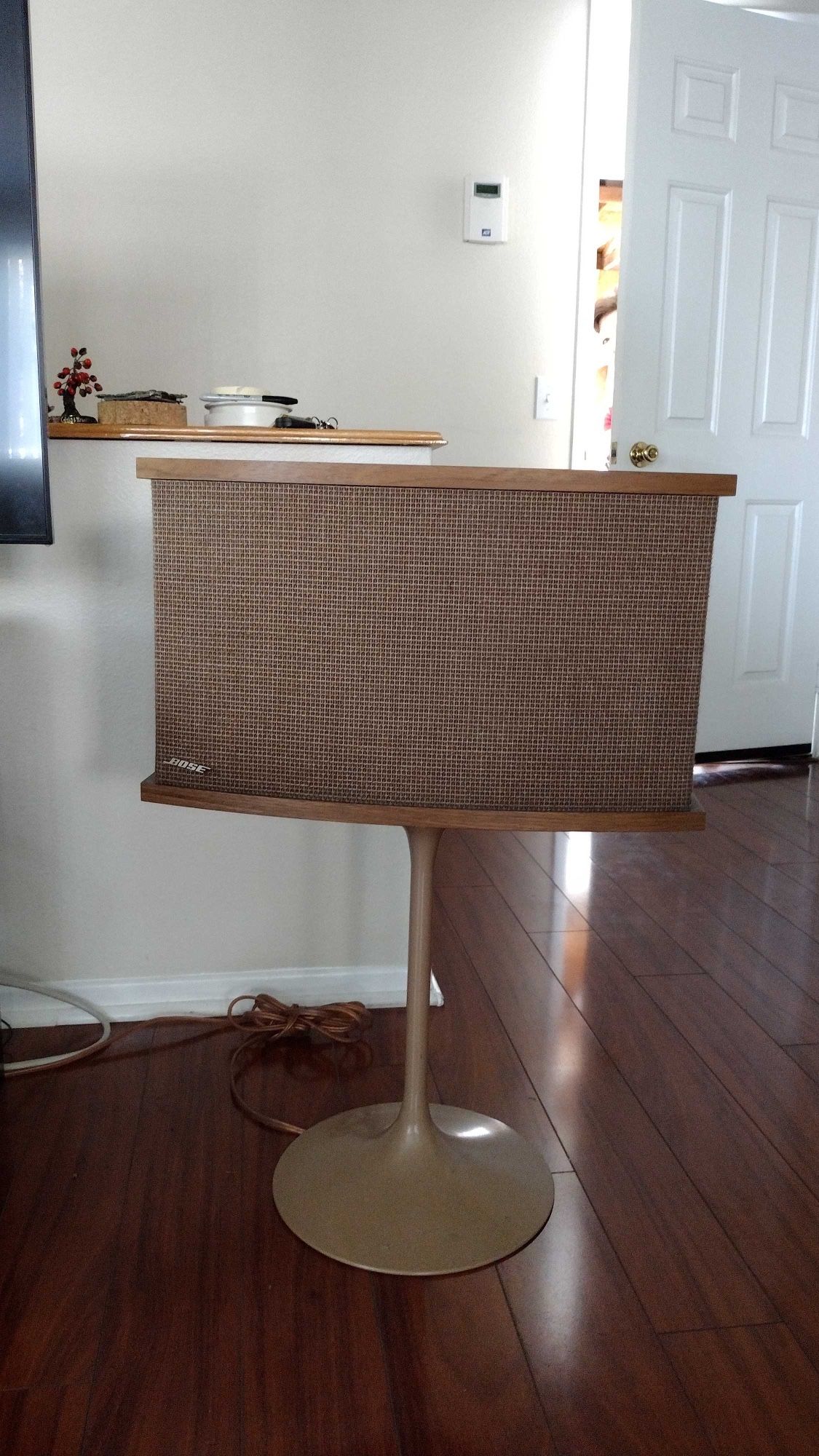 2 Vintage Bose Speakers 901 Series