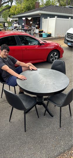 round table and table chairs