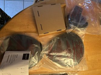 SANUS  Adjustable Speaker Stands 