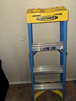 Fiberglass Step Ladder