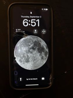 Apple 11 iPhone with Cracked Screen
