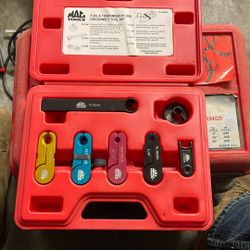 Fuel  Transmission Line Disconnect Tool