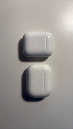 Bundle AirPods First Gen & AirPods Pro First Gen (Partially works/For Parts) [Explanation in description]