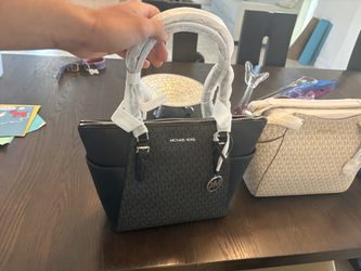Michael kors purse brand new