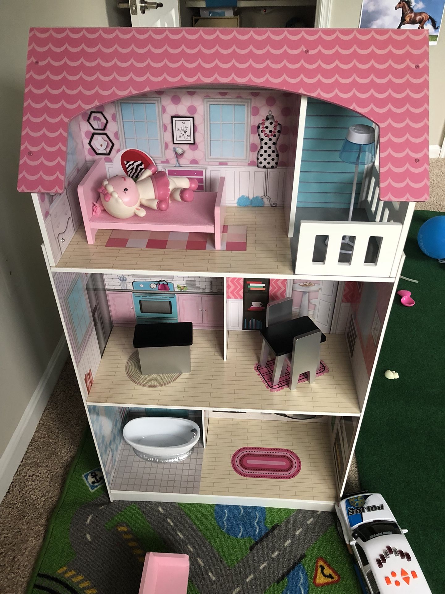 Doll house / toy kitchen