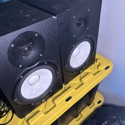1 PAIR OF (YAMAHA HS8) STUDIO MONITOR