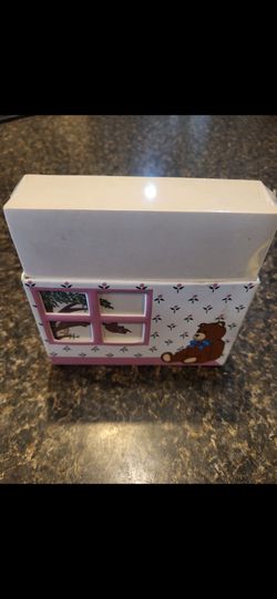 Note paper in pink/bear case, new in sealed package, bear note pad