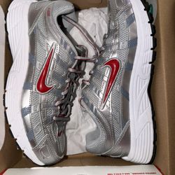 Nike P-6000 Silver Metallic Red Swoosh Boys 4.5Y / Women’s 6 Sneakers