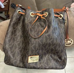 Michael Kors Bucket Bag