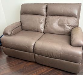Love Seat Recliner, Mocha Leather  Length 60”, Height  40”, Depth 35”. Like new!