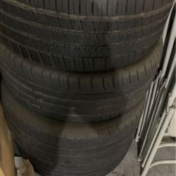 255/40ZR18 tires