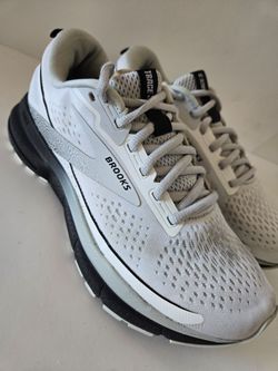 Brooks Trace Women's Size 7D Shoes