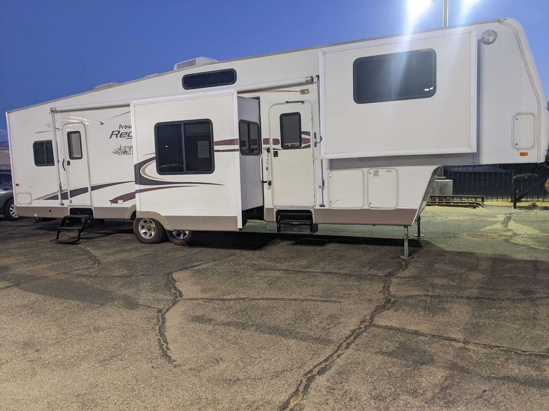 2004 Fleetwood Prowler Regal Ax6 5th Wheel