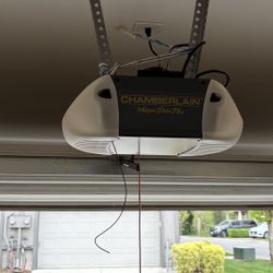 Chamberlain HD900D Belt Drive Garage Door Opener 