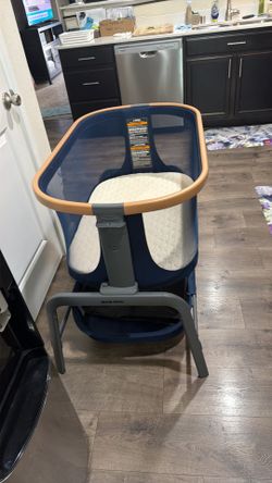 Bassinet. Located in Puyallup 98374