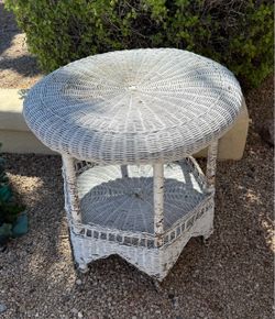 Vintage White Wicker Round End Table – Restoration Ready / Upcycle Project