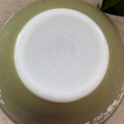 Pyrex Bowl 