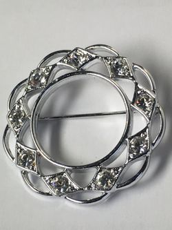 BEAUTIFUL SILVER TONE RHINESTONE BROOCH 🌸🌺🌸VINTAGE TO FASHION