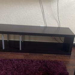 Modern Black TV Stand with Open Shelf & Metal Supports – Sleek Design